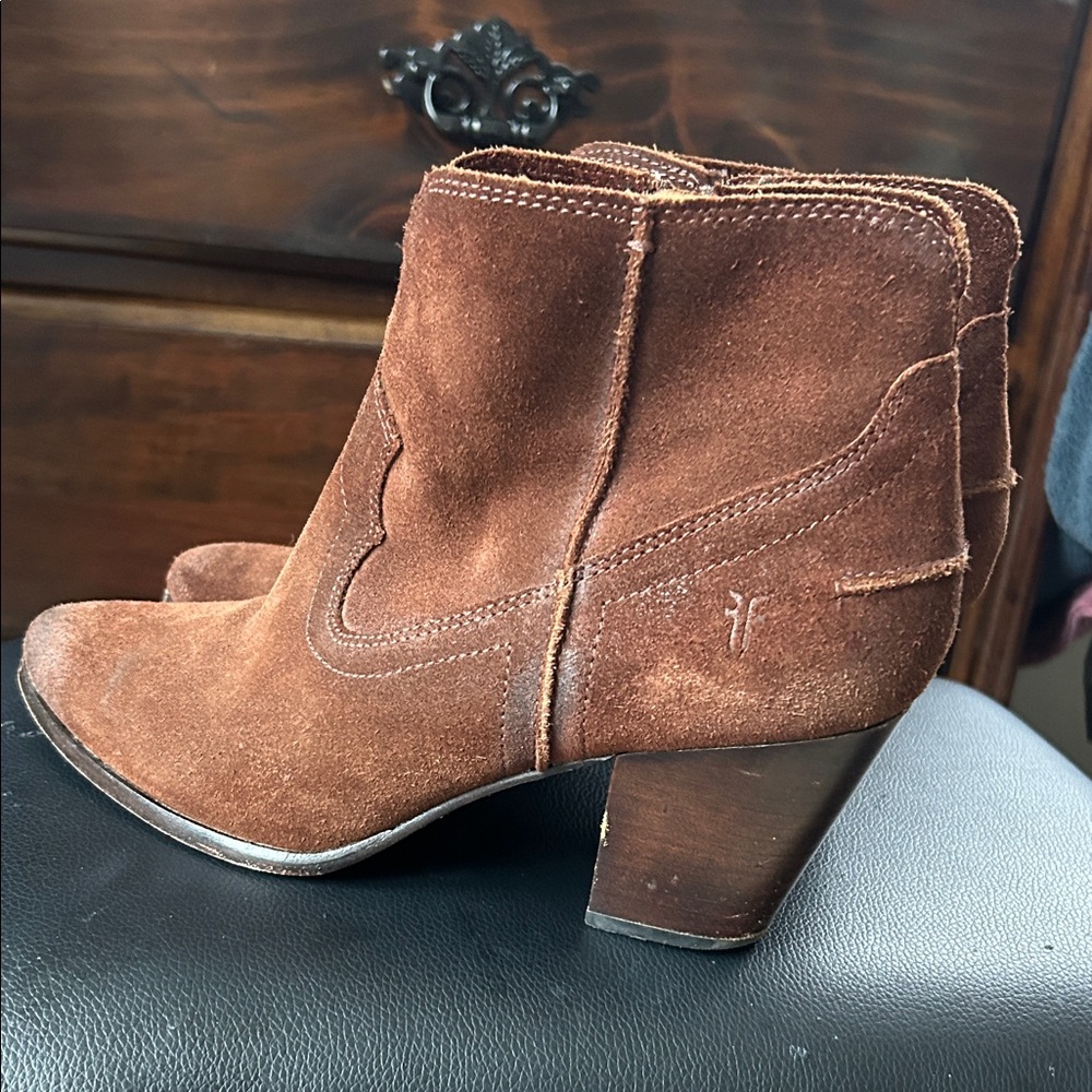Frye Women's Chestnut Suede Heeled Boots. Size 10. - Picture 2 of 11